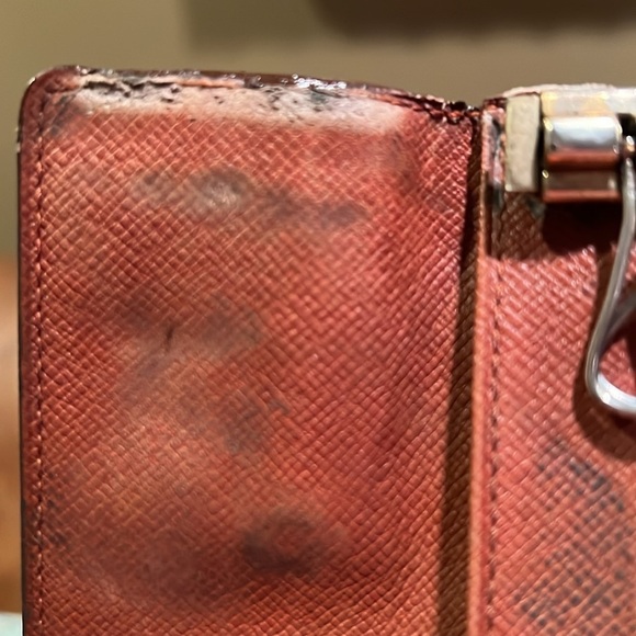 Authentic Louis Vuitton 4 key monogram holder - Picture 9 of 12